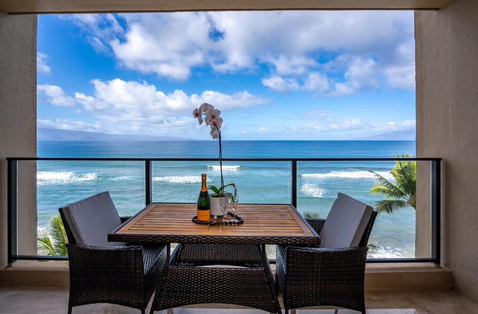 Boutique Oceanfront Kaanapali Vistas Apartment in Kaanapali