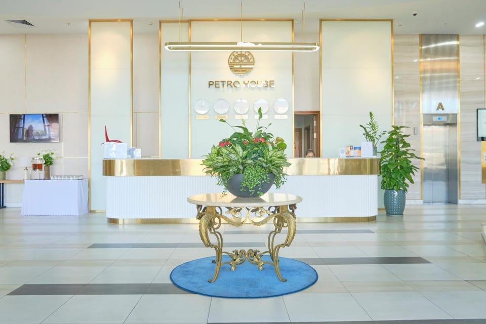 Property building, Communal lounge/ TV room, Lobby or reception