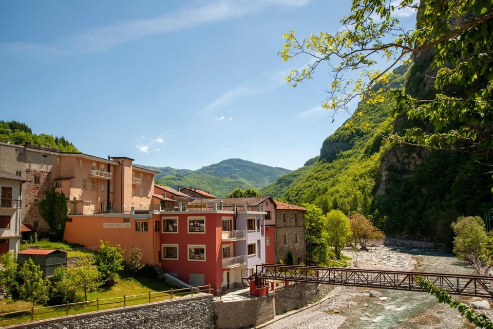 Property building, Day, Natural landscape, Mountain view, River view