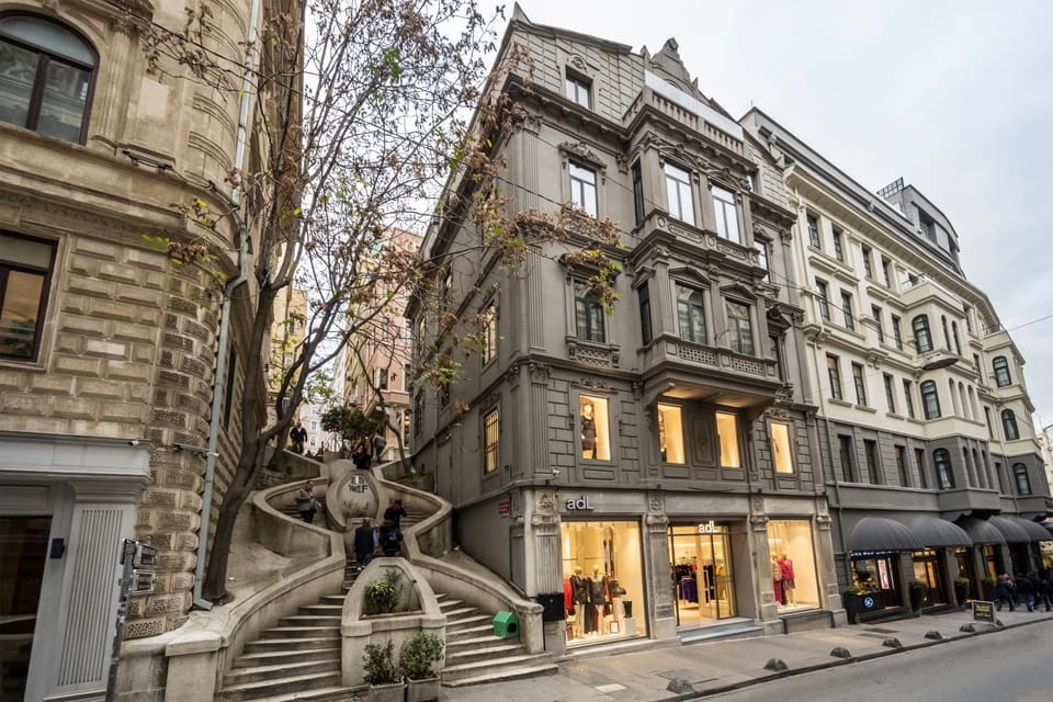Property building, Neighbourhood, City view, Street view, Location
