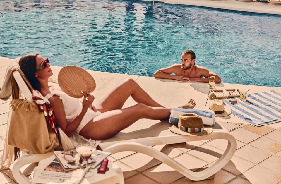 Swimming pool, sunbed