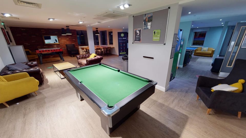 Billiard, Game Room