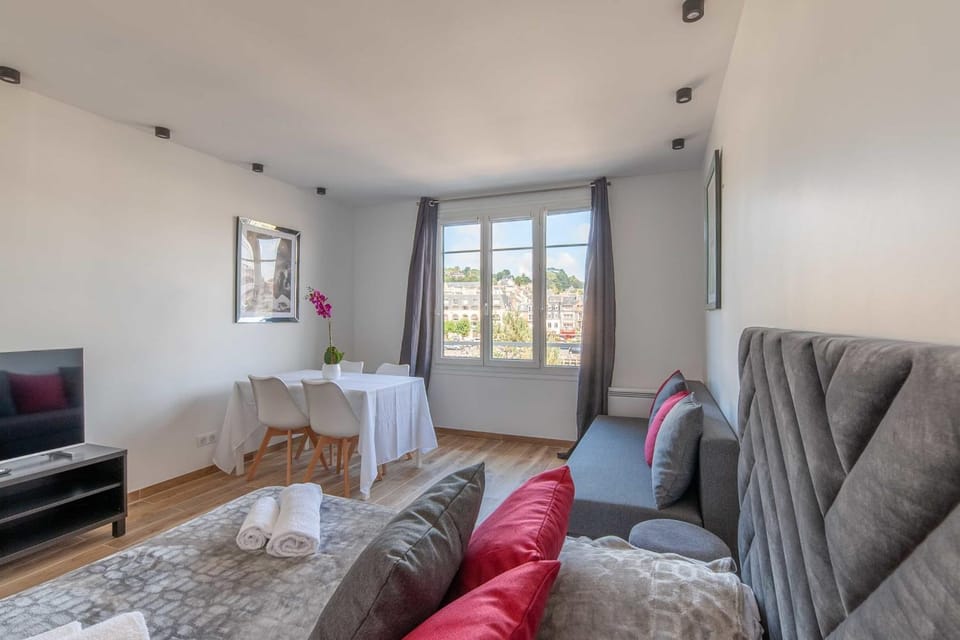 Bed, Living room, Bedroom