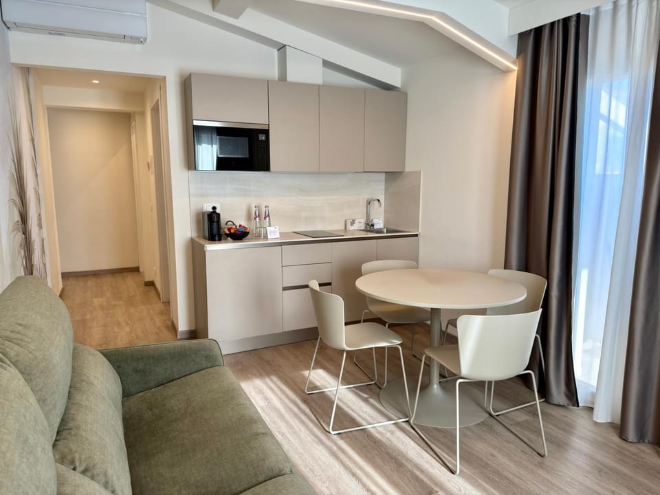 Kitchen or kitchenette, Living room, Seating area