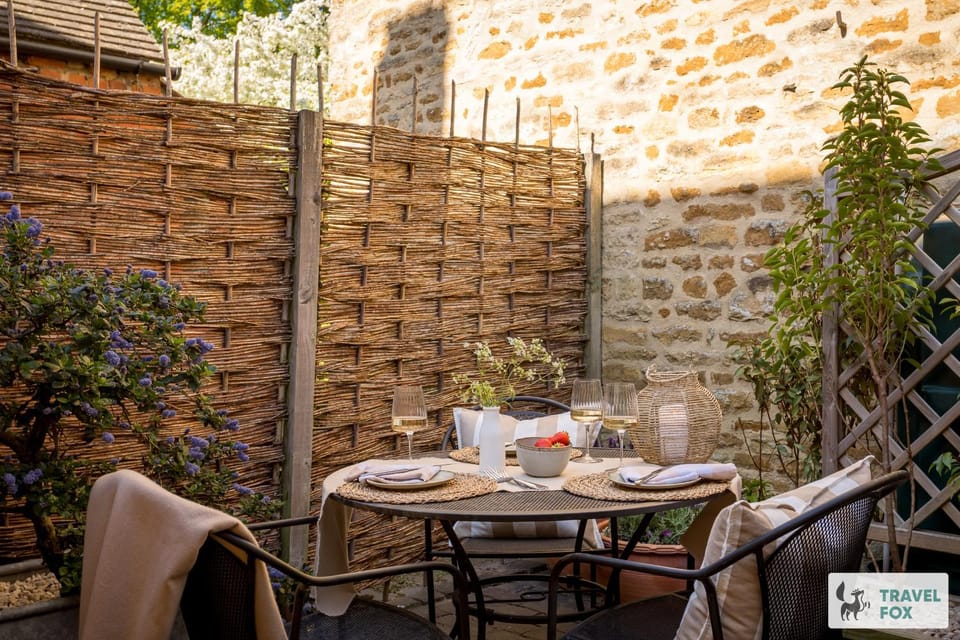Patio, Dining area