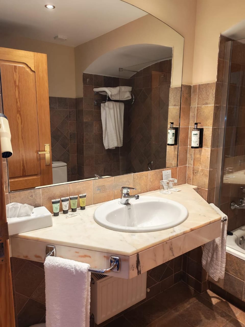 Bathroom, towels