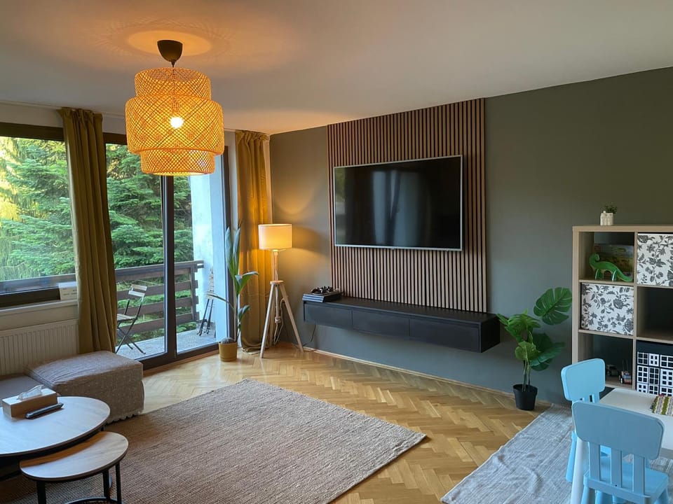 Communal lounge/ TV room, TV and multimedia, Living room, Seating area, Evening entertainment