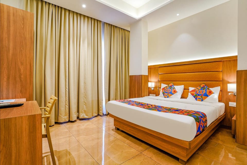 Bed, Photo of the whole room, wardrobe