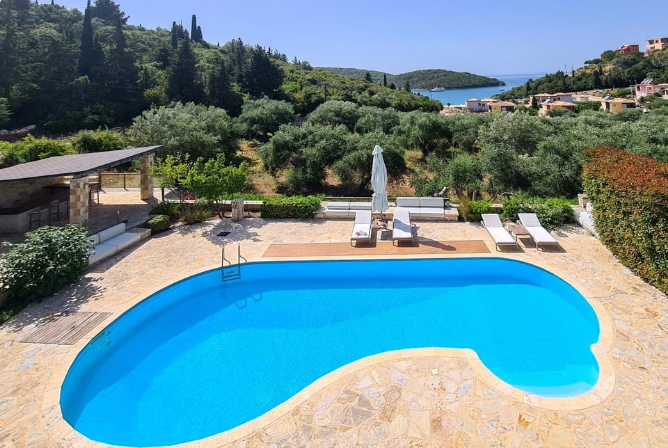 Day, Mountain view, Pool view, Swimming pool