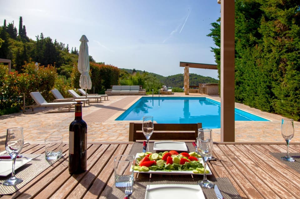Day, Garden, Food and drinks, Dining area, Garden view, Pool view, Swimming pool