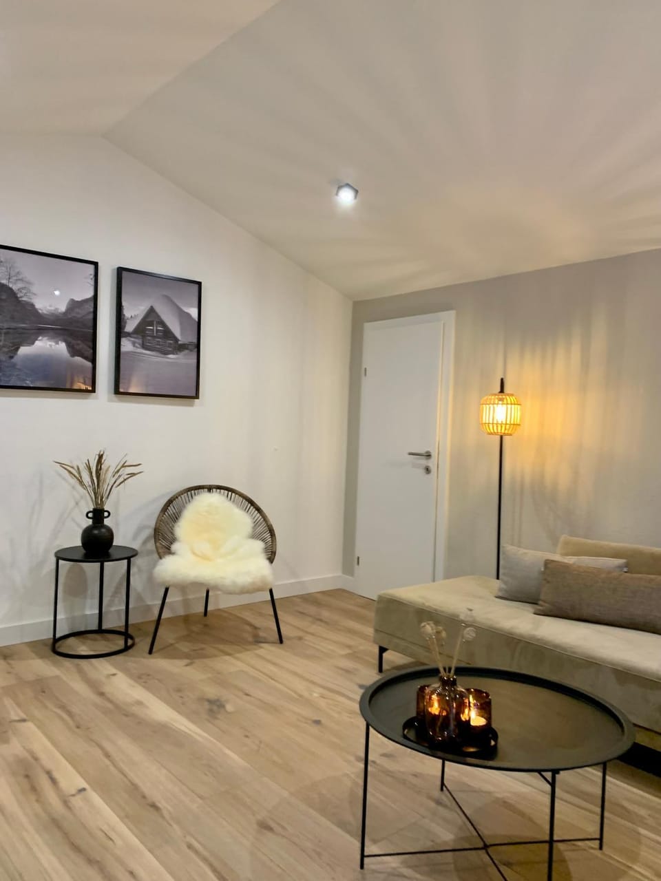 Living room, Seating area