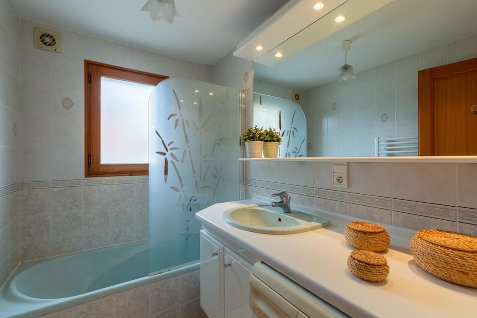 Bathroom, Living room