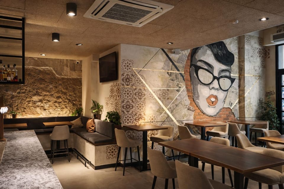 Restaurant/places to eat, Seating area