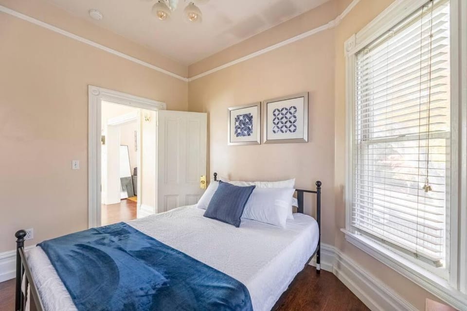 A+ 2 BR Victorian Home away from Home House in Sacramento