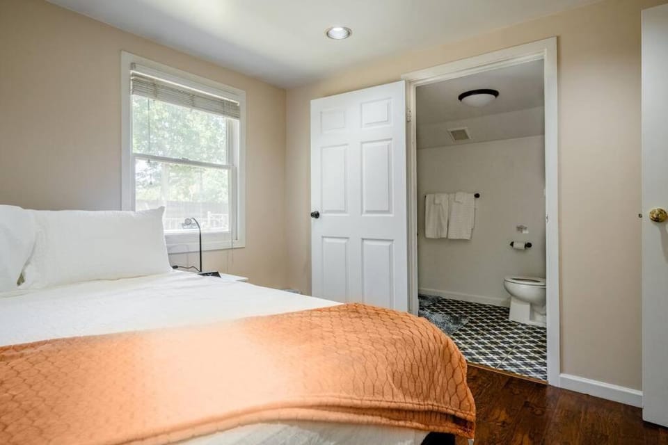 *2bdr Victorian Home away from Home - *Central Loc House in Sacramento