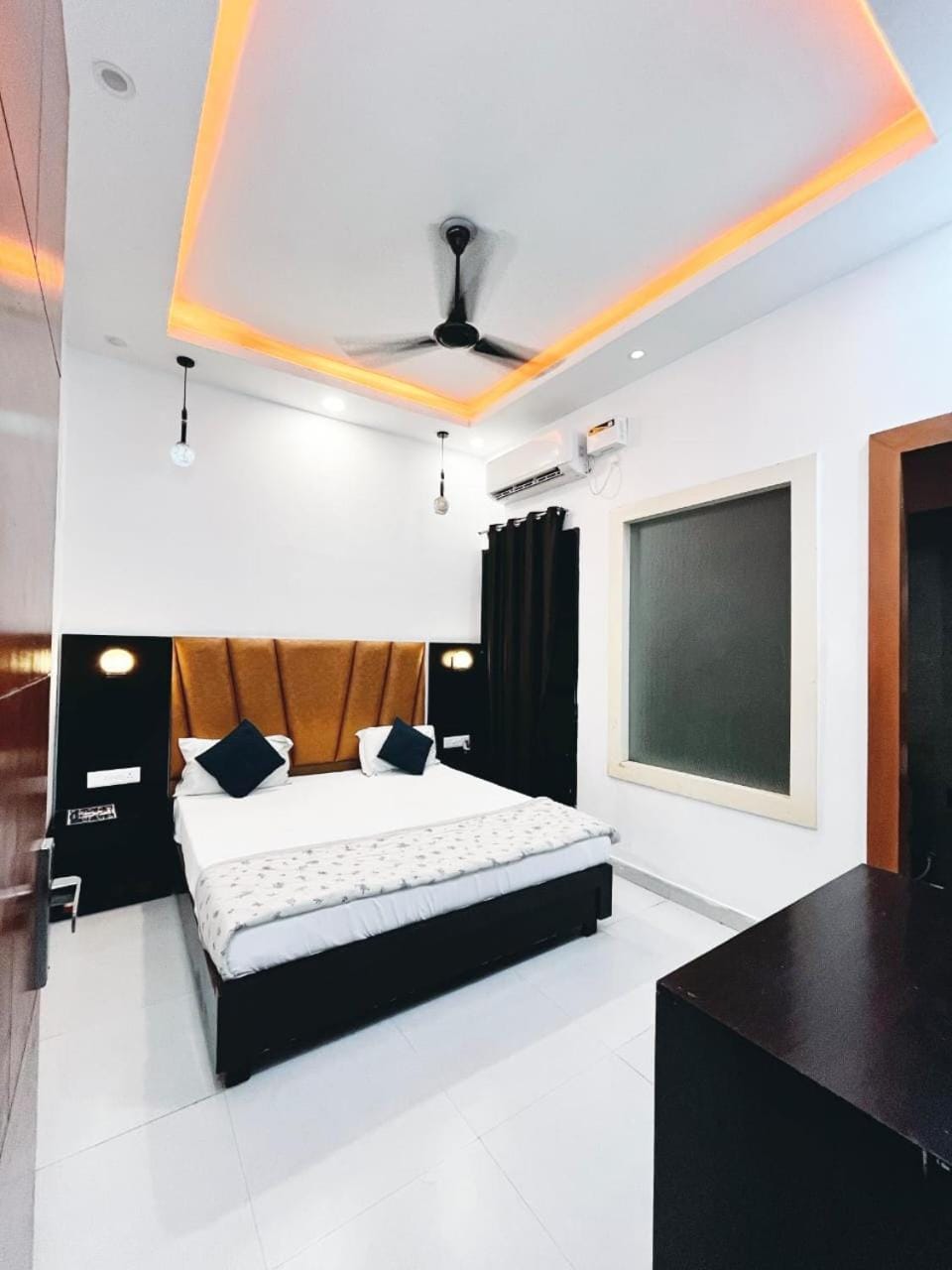 Bed, Bedroom, air conditioner