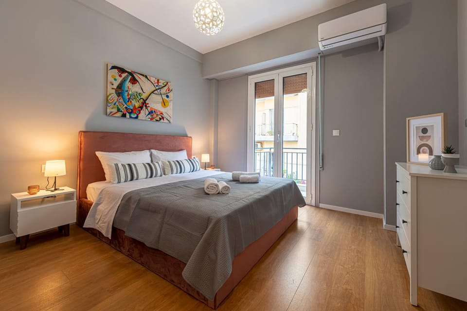 Bed, Photo of the whole room, Bedroom, towels, air conditioner