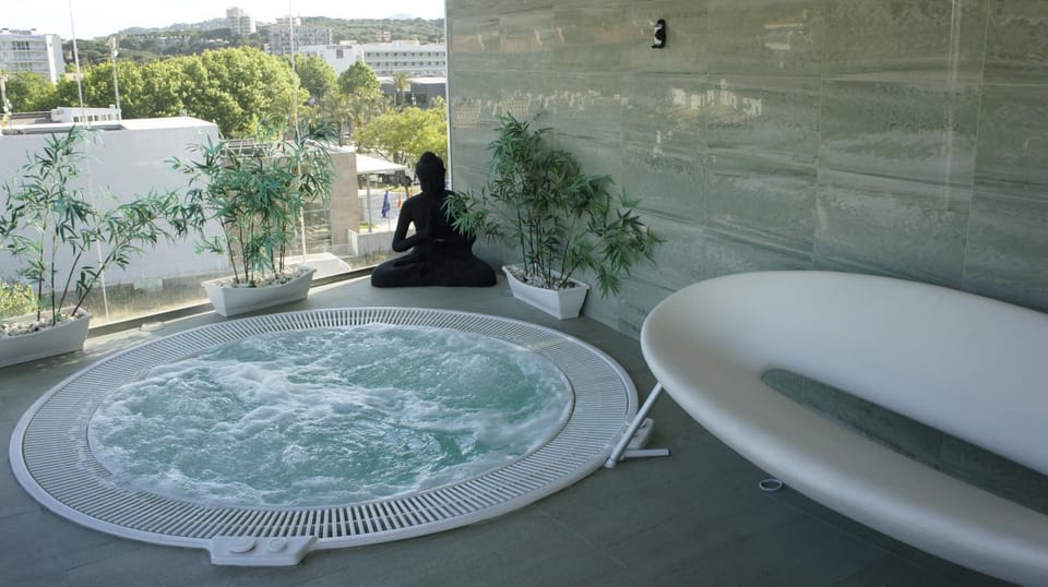 Day, Hot Tub, Swimming pool, Swimming pool