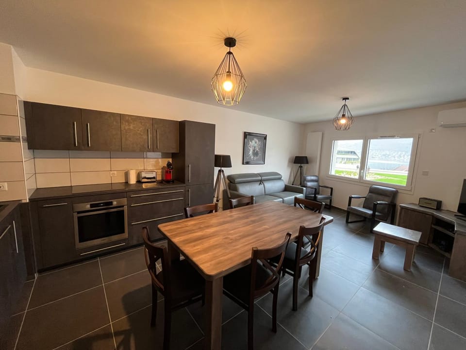 Kitchen or kitchenette, Living room, Seating area, Dining area, dishwasher, minibar, pet friendly, stove, toaster