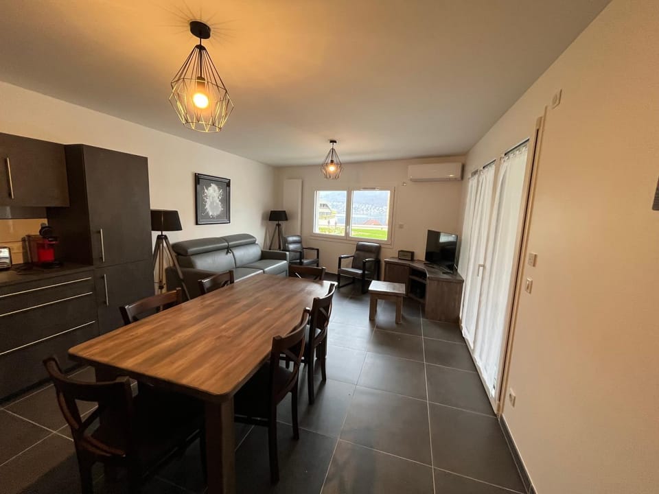 Kitchen or kitchenette, Living room, Seating area, Dining area, pet friendly