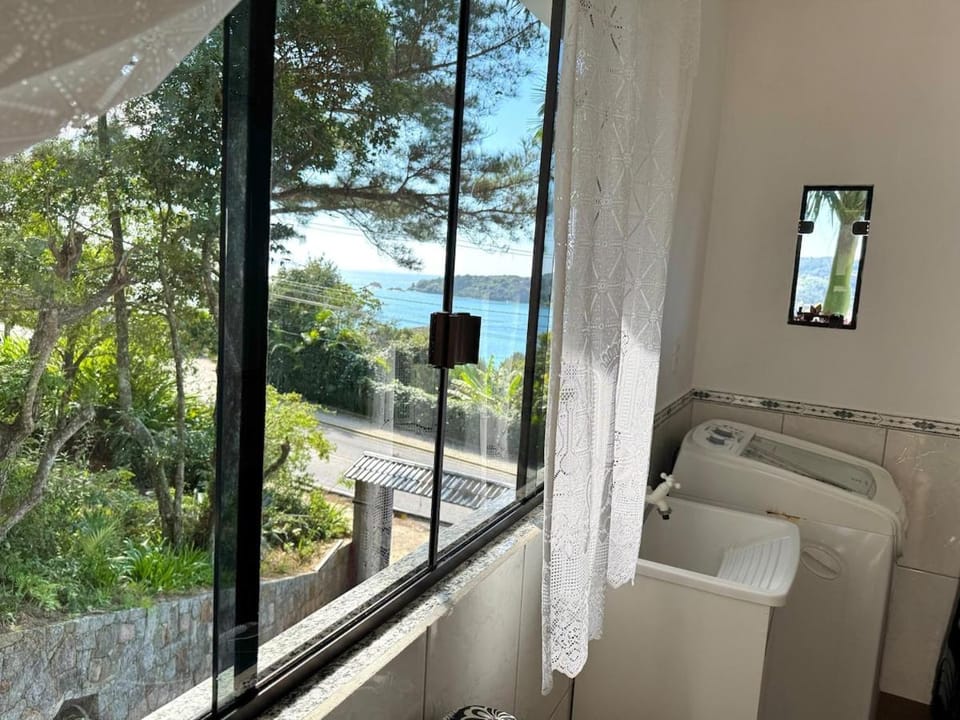 Casa com vista para o mar em Governador Celso Ramos House in Florianopolis