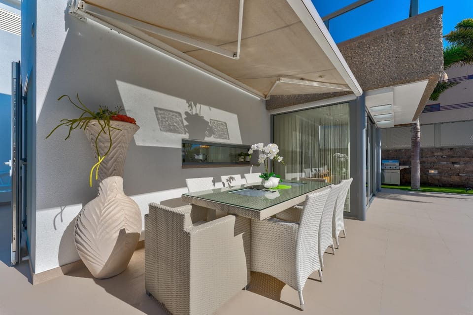 Patio, Dining area