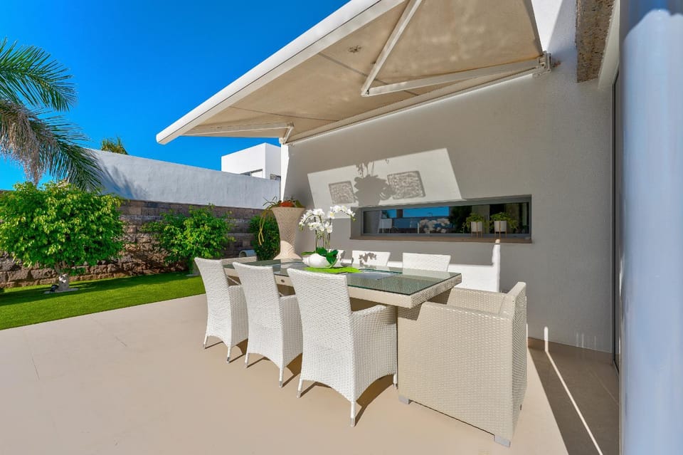 Patio, Garden, Dining area