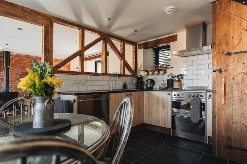 Kitchen or kitchenette, Dining area, dishwasher, oven, pet friendly, stove