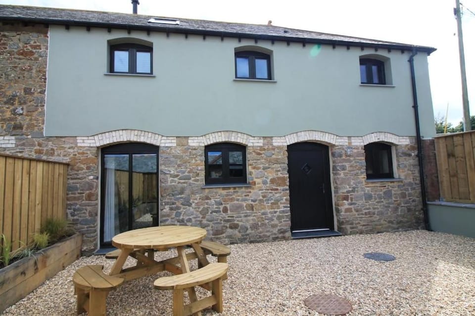 Property building, Patio, Balcony/Terrace, Inner courtyard view