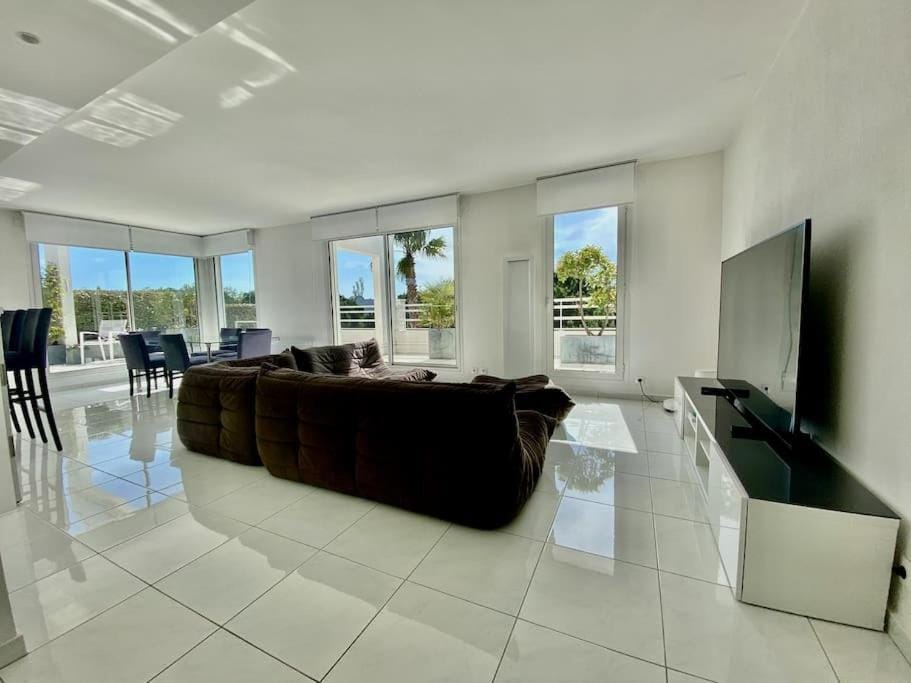 Communal lounge/ TV room, TV and multimedia, Living room