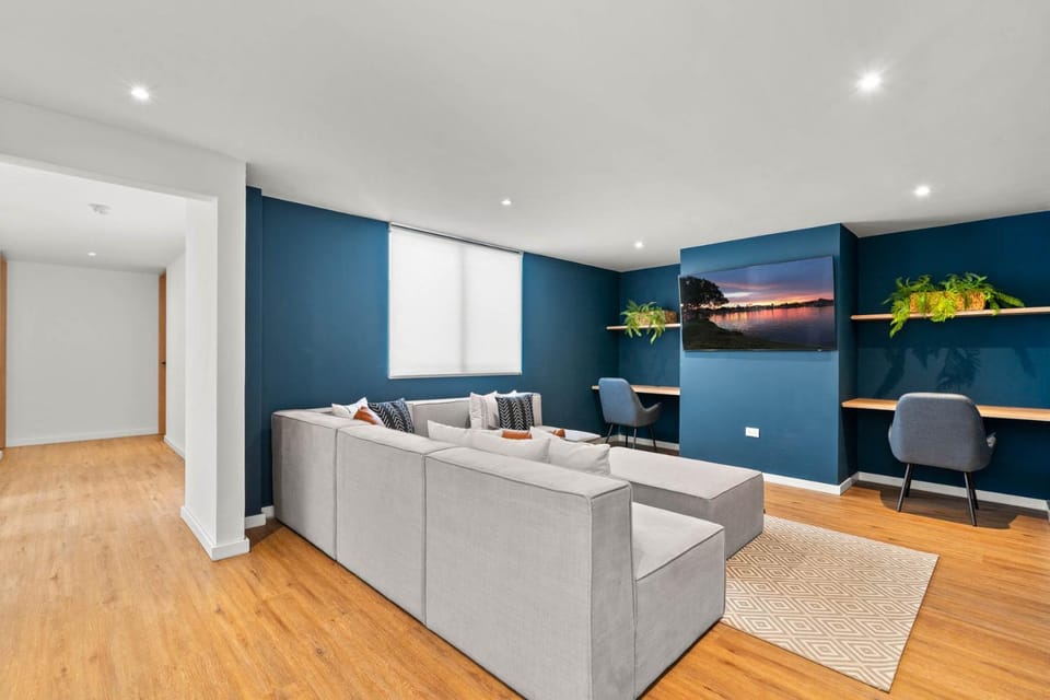 TV and multimedia, Living room, Seating area