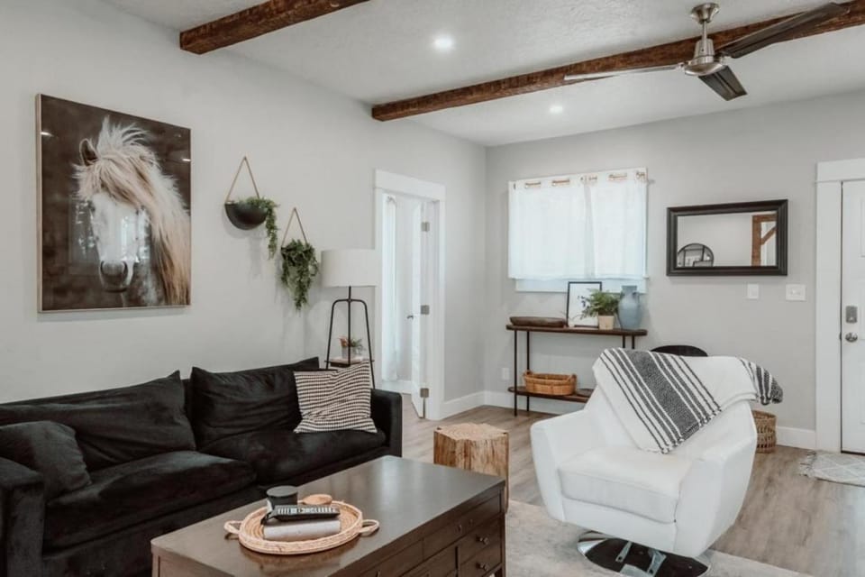 Living room, Seating area, fireplace