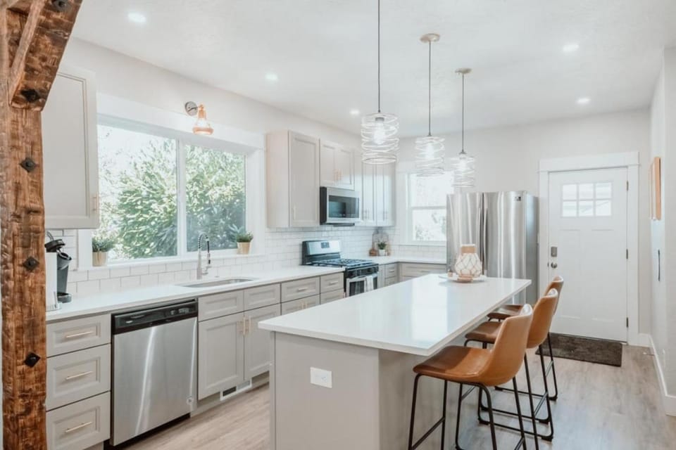 Kitchen or kitchenette, Dining area, dishwasher, minibar, pet friendly, stove