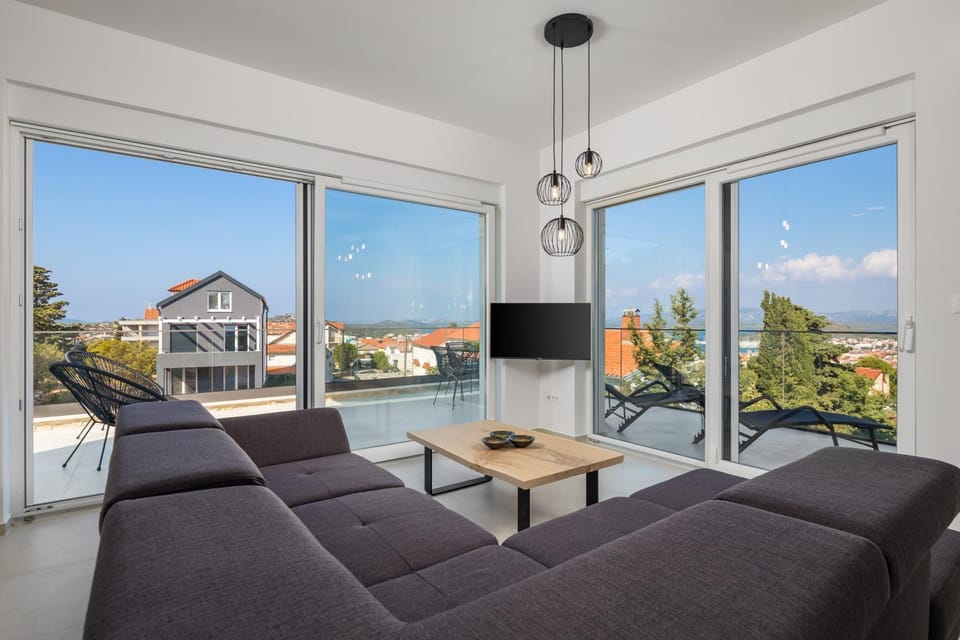 Day, TV and multimedia, View (from property/room), Balcony/Terrace, Living room, Seating area, Dining area