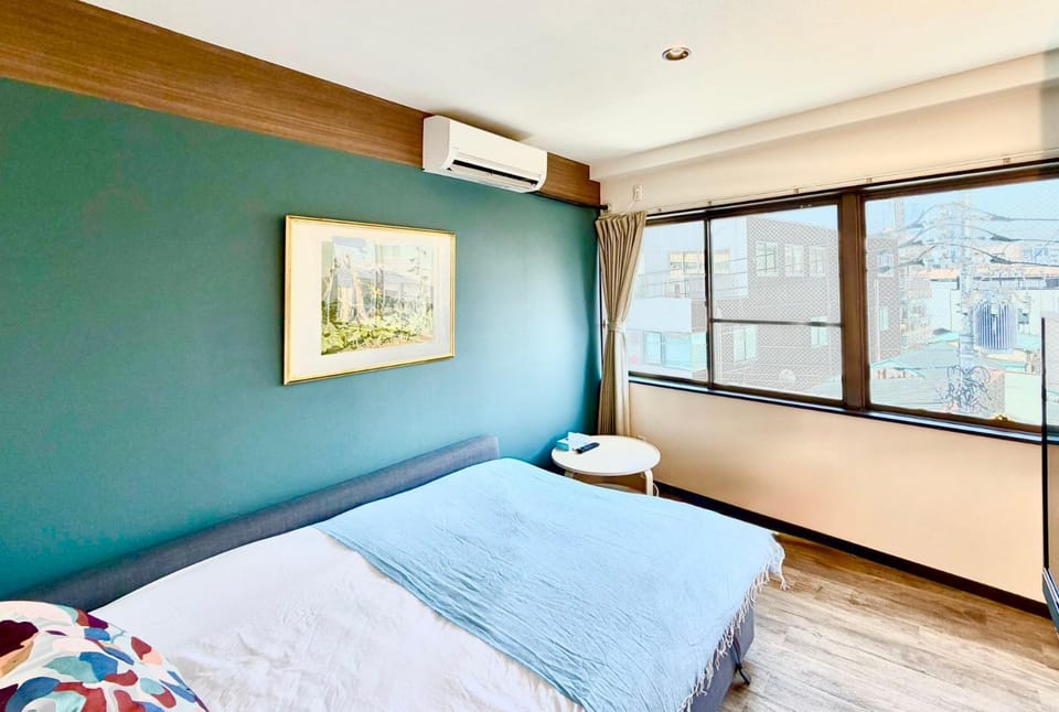 Living room, Seating area, air conditioner