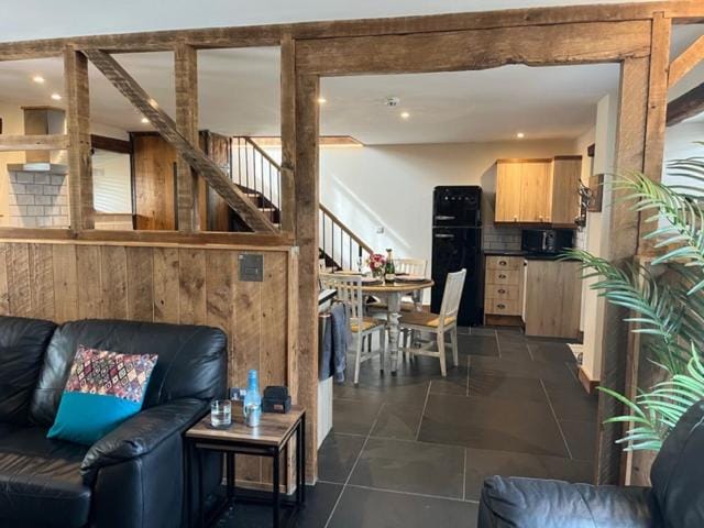 Kitchen or kitchenette, Living room, Seating area, Dining area