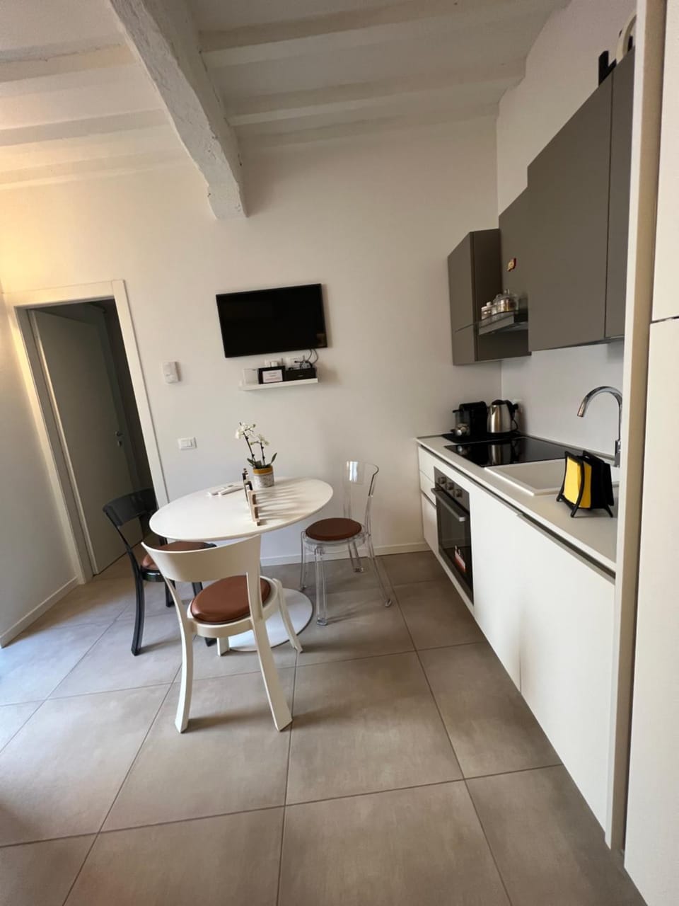 TV and multimedia, Coffee/tea facilities, Kitchen or kitchenette, Dining area, minibar, pet friendly, stove