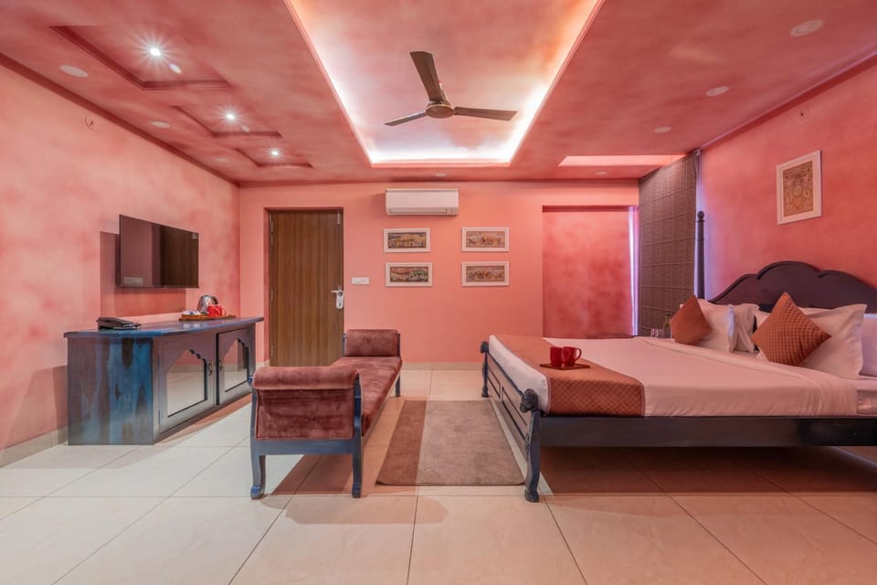 Bed, TV and multimedia, Photo of the whole room, Bedroom