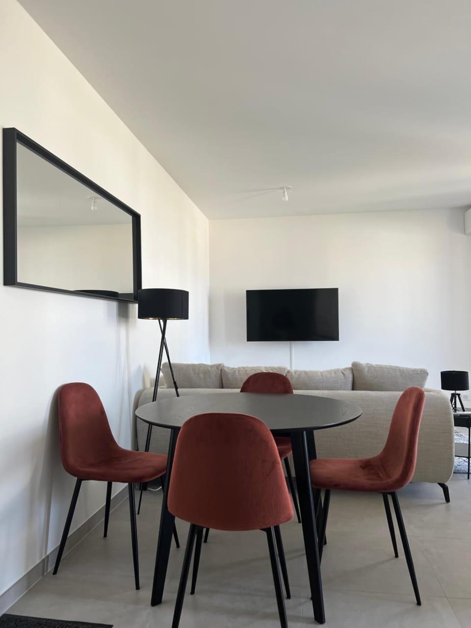 TV and multimedia, Living room, Seating area, Dining area