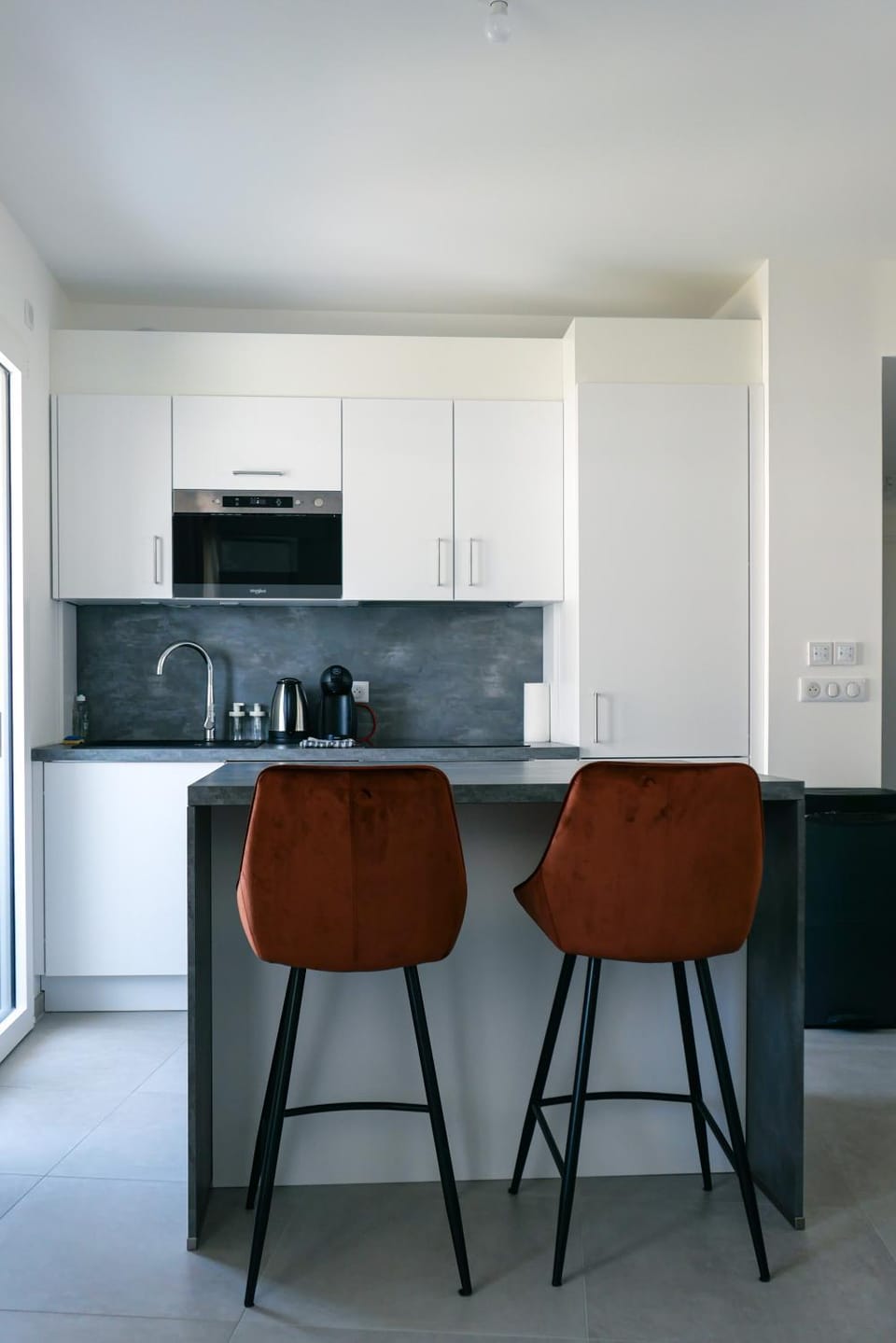 Kitchen or kitchenette, Dining area, stove