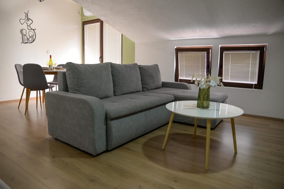 Seating area, air conditioner, air conditioner
