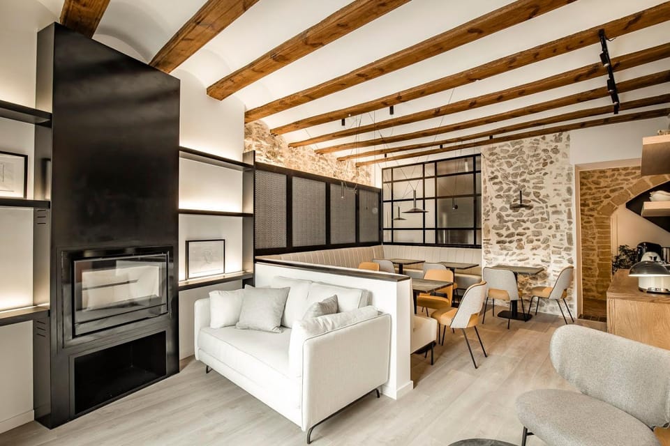 Communal lounge/ TV room, Dining area, Breakfast