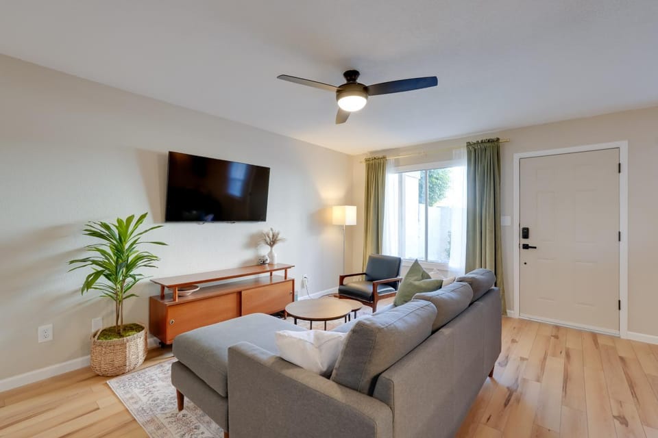 2 Mi to Old Town: Home w/ Pool Access & Patio House in Scottsdale