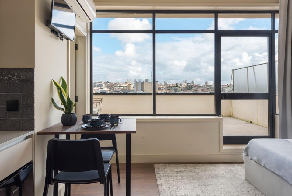 Seating area, Dining area, air conditioner