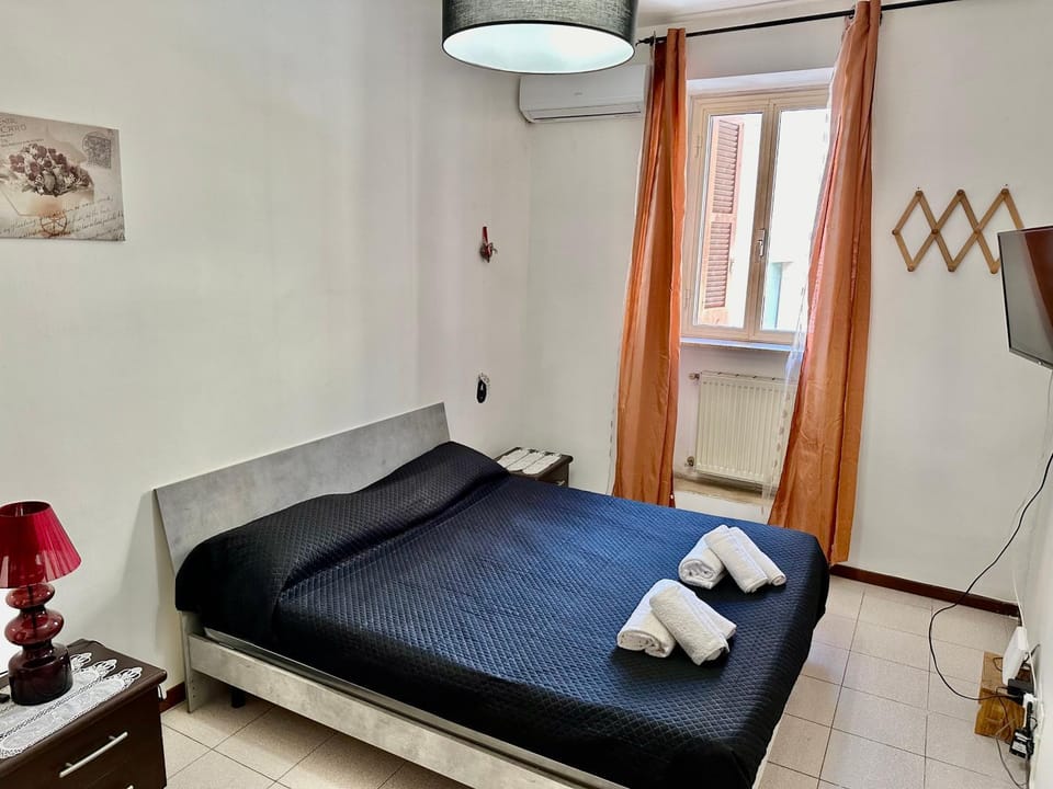 TV and multimedia, Photo of the whole room, Bedroom, air conditioner