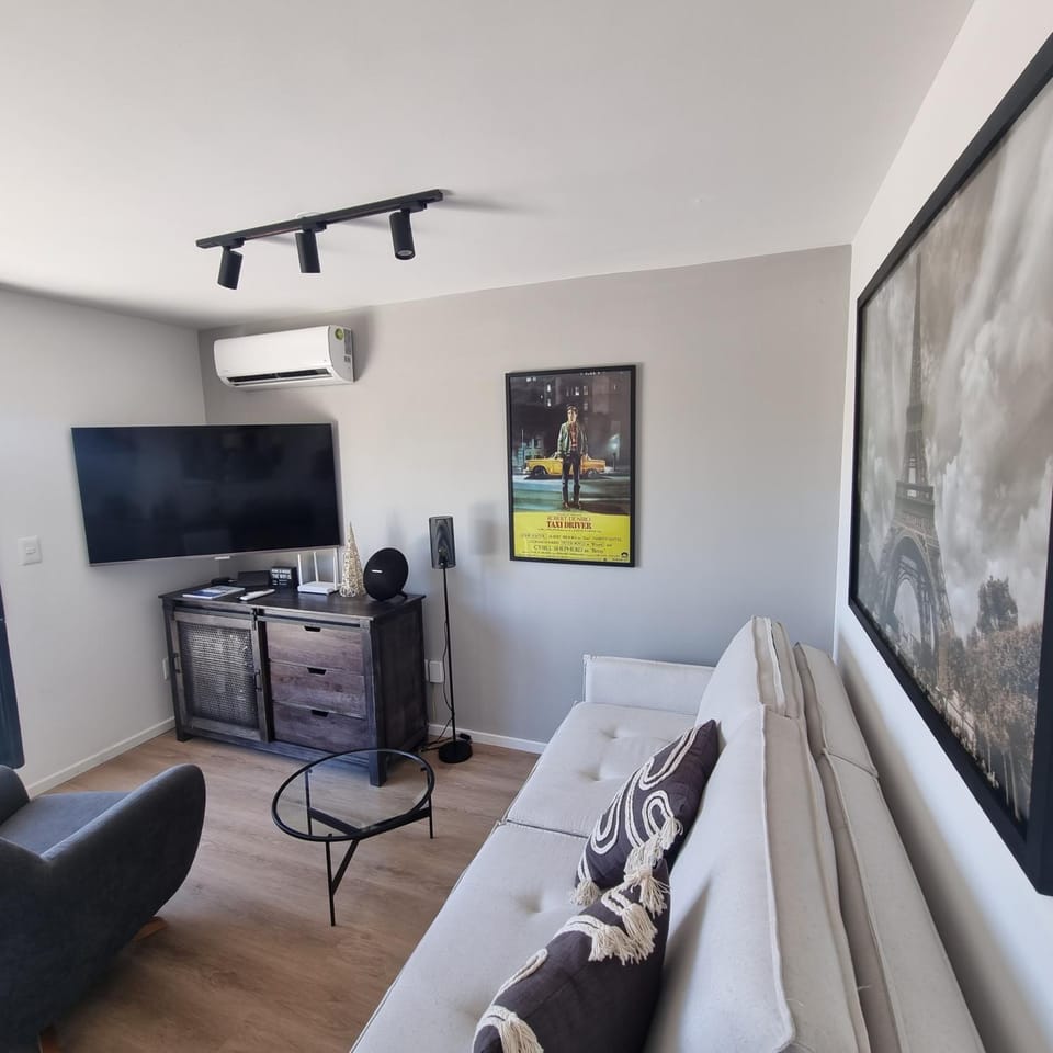 EXCLUSIVO PENTHOUSE EN CORDON SOHO con parrillero Apartment in Montevideo Department, Uruguay