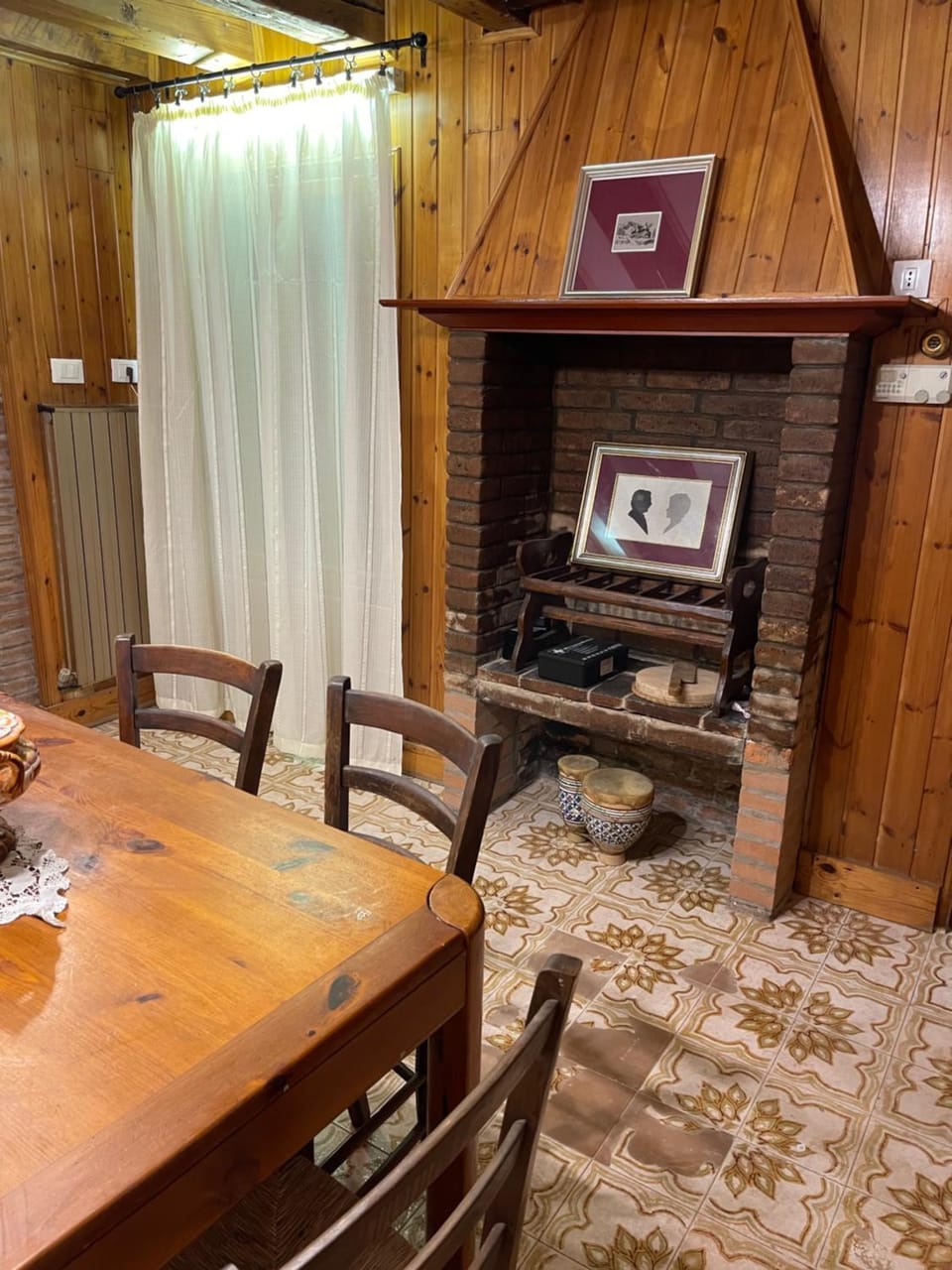 Seating area, Dining area