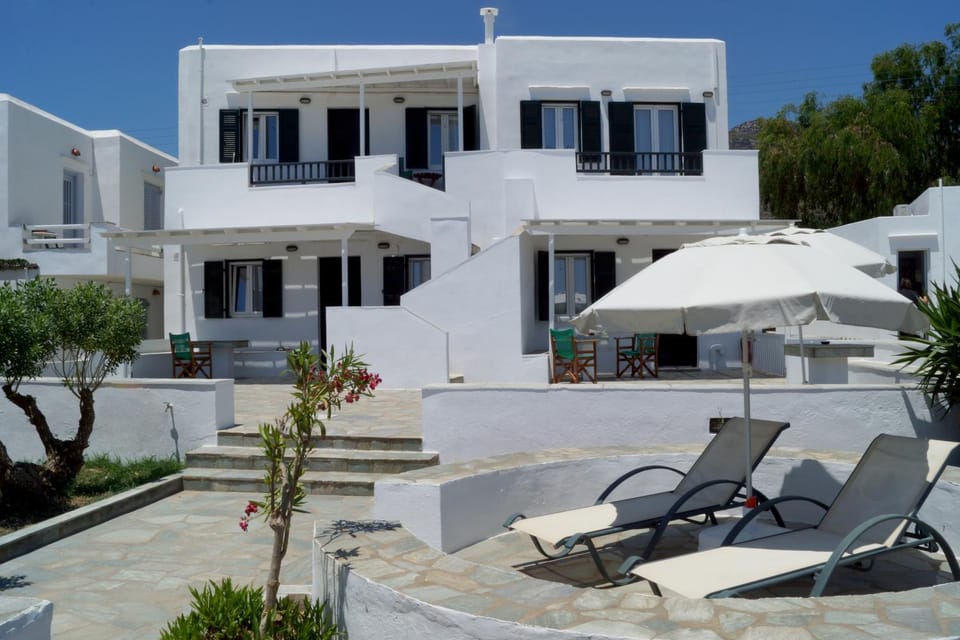 LEANDROS APARTMENTS Apartment hotel in Milos