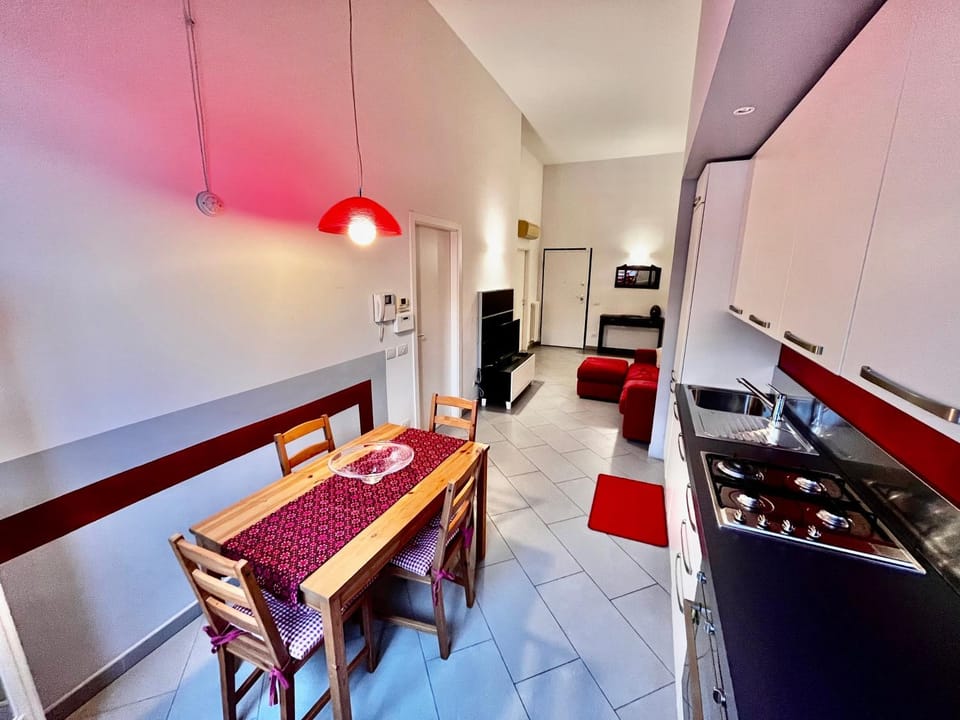 Kitchen or kitchenette, Living room, Seating area, Dining area, stove