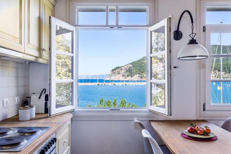 Property building, Natural landscape, Coffee/tea facilities, View (from property/room), Kitchen or kitchenette, Dining area, Mountain view, Sea view